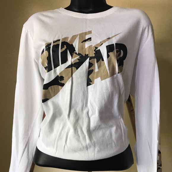 nike graphic tees clearance